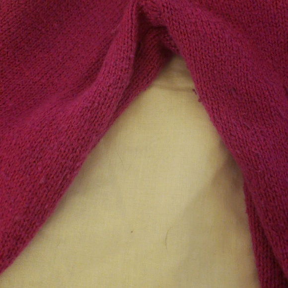 Gently worn sweater - Picture 4 of 4